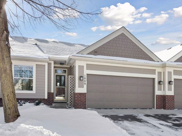 1009 Victoria Greens Boulevard, Victoria, MN 55386