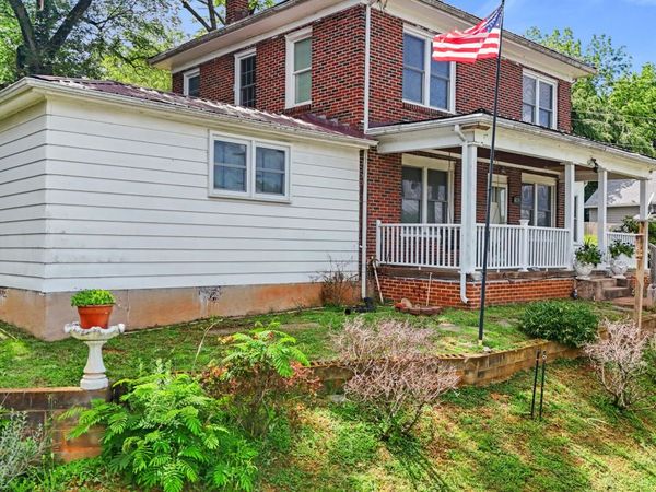 10662 Lee Jackson , Big Island, VA 24526