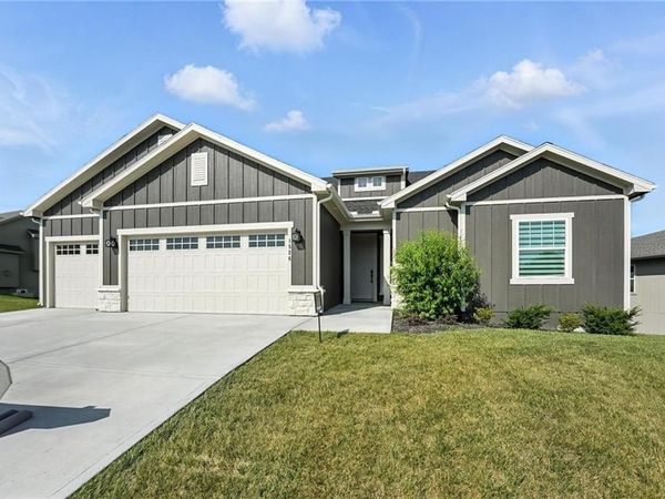 1493 N 162nd Terrace, Basehor, KS 66007