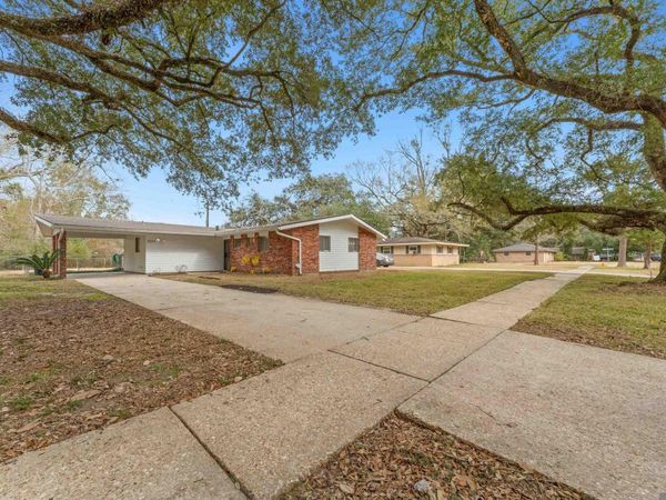 9165 Kingcrest Pkwy, Baton Rouge, LA 70810