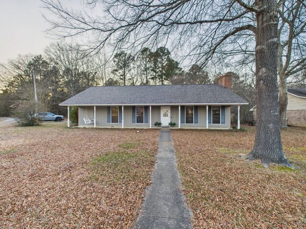 363 Lakeover Dr W, Columbus, MS 39702