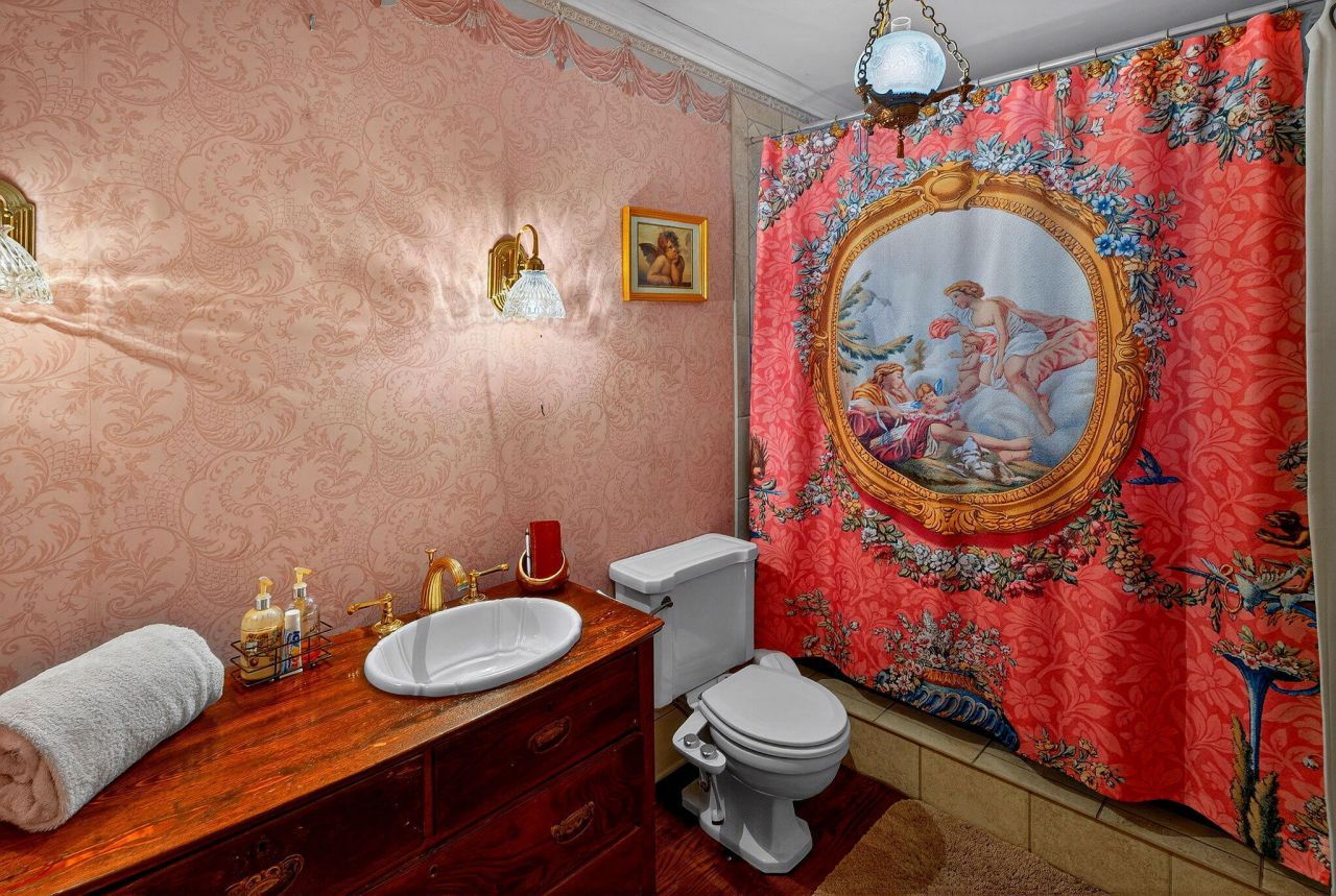 704 Carn Street Photo 11