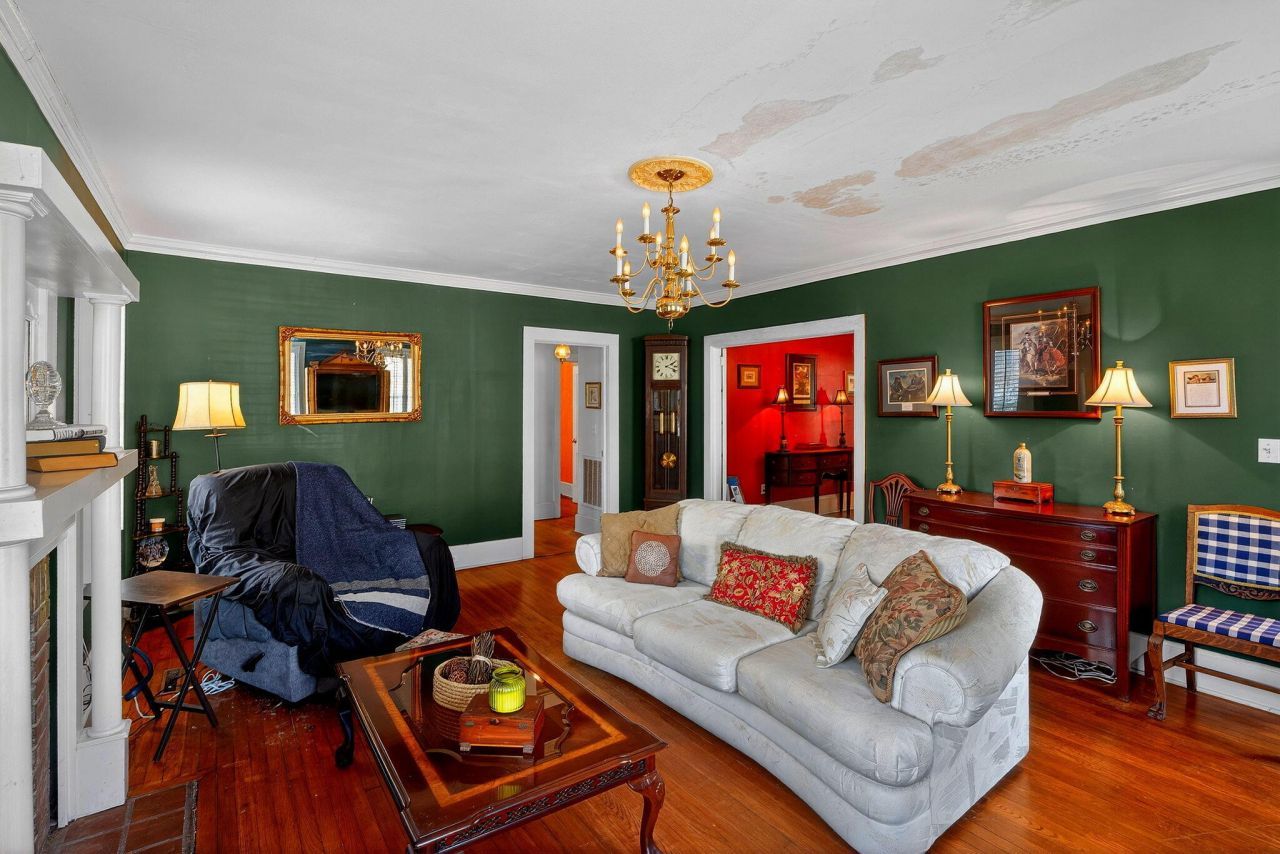 704 Carn Street Photo 13