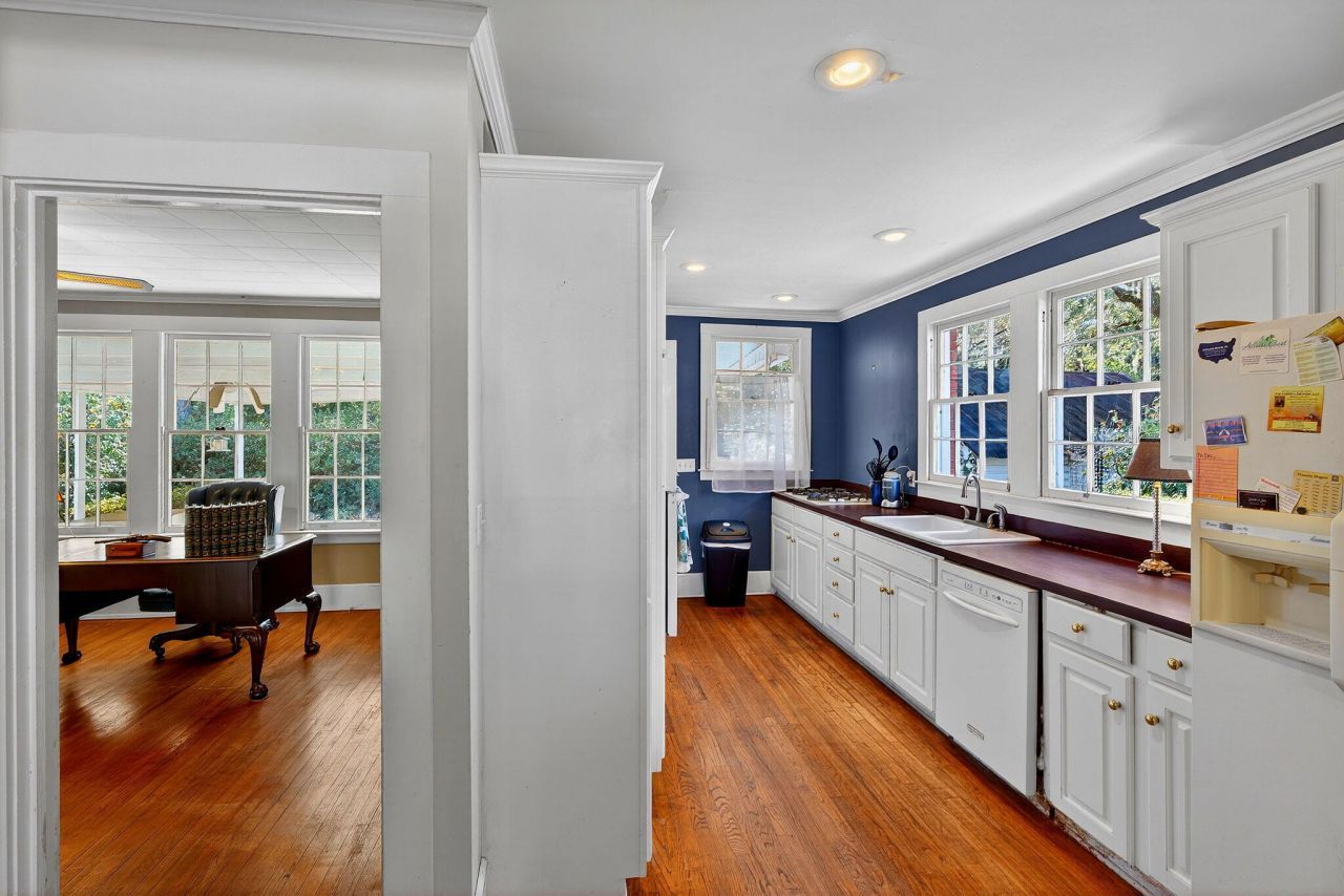 704 Carn Street Photo 14