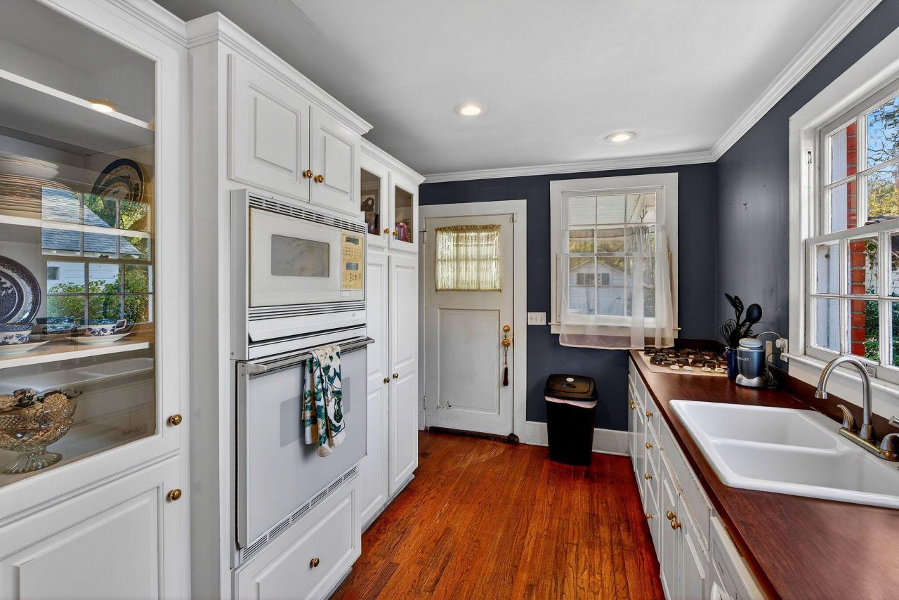 704 Carn Street Photo 17