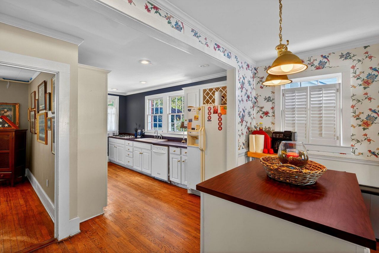 704 Carn Street Photo 18