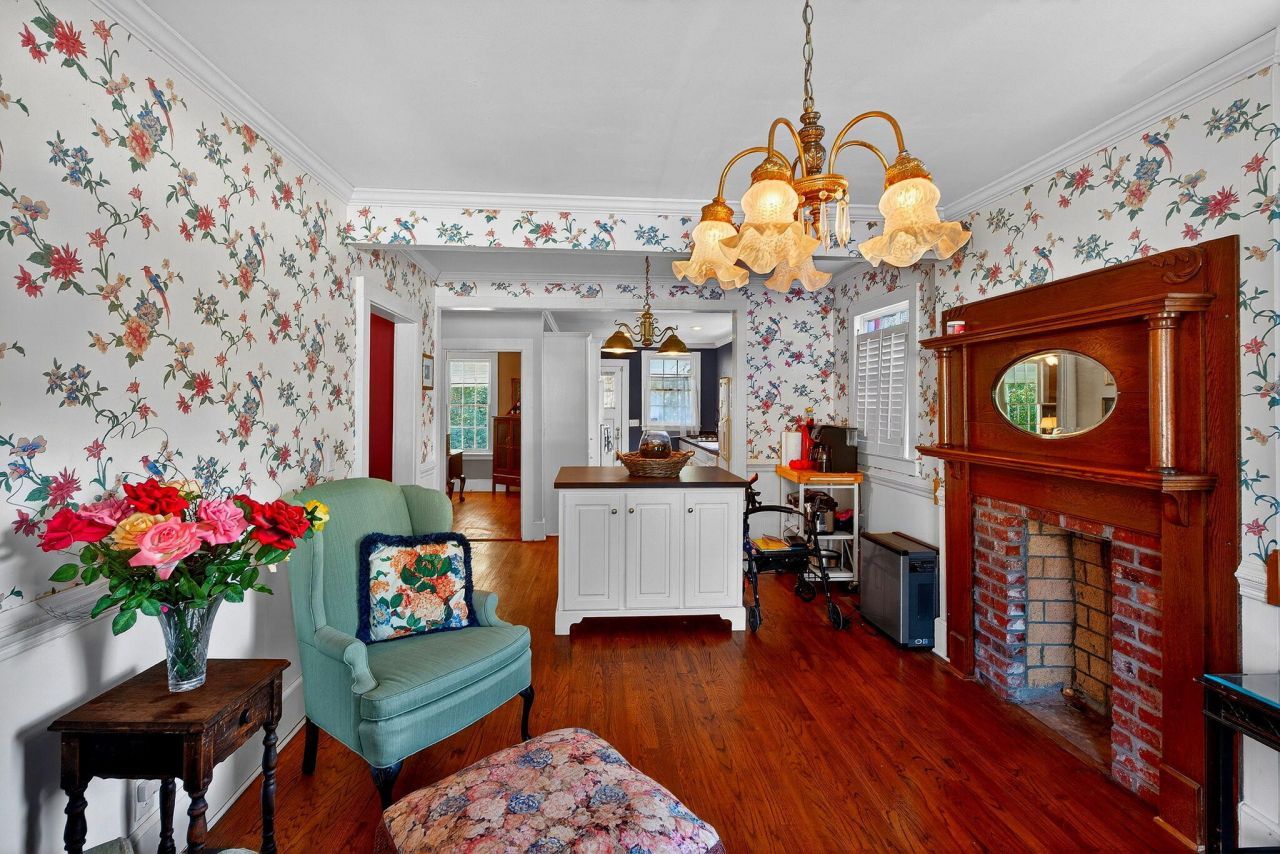 704 Carn Street Photo 19