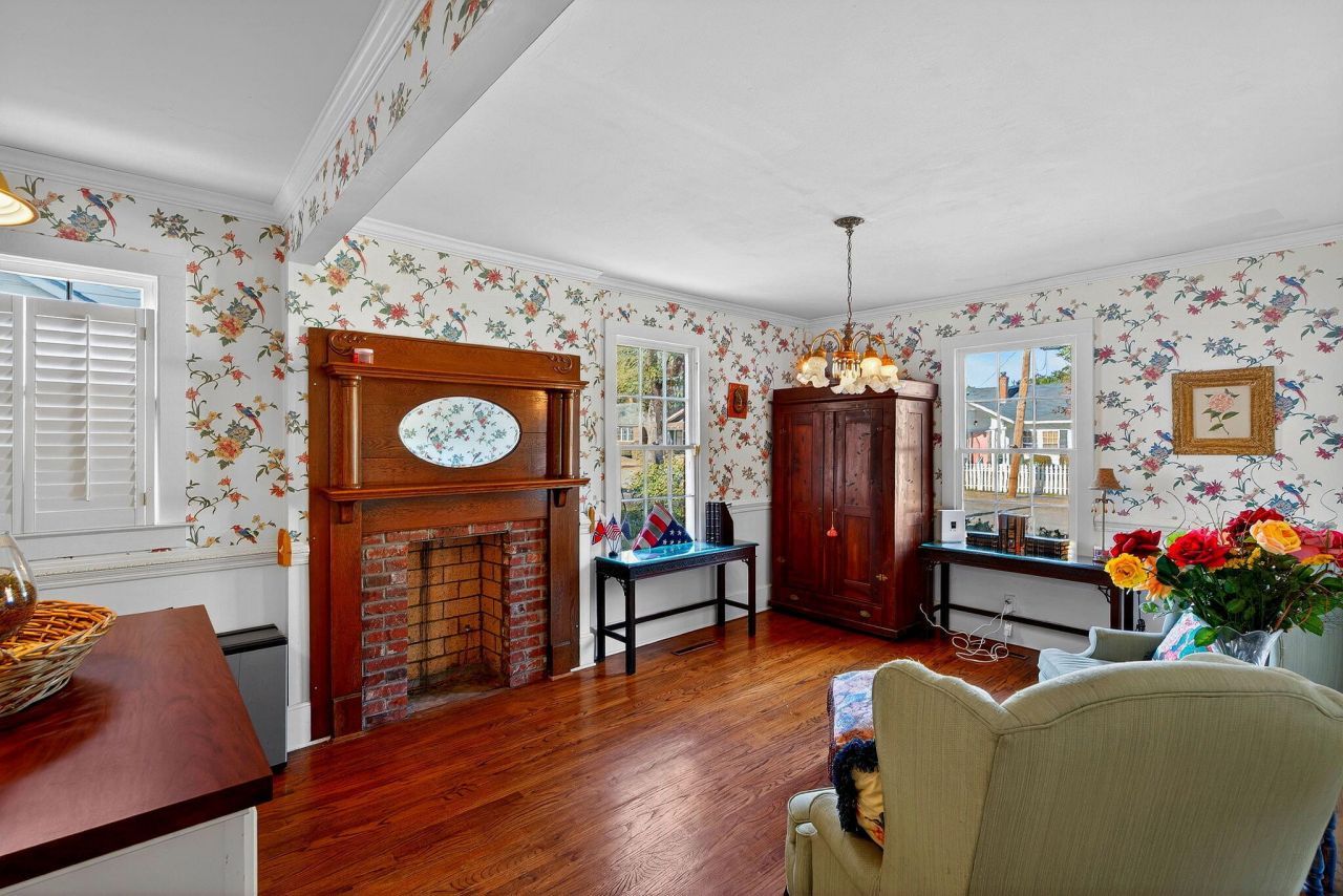 704 Carn Street Photo 21