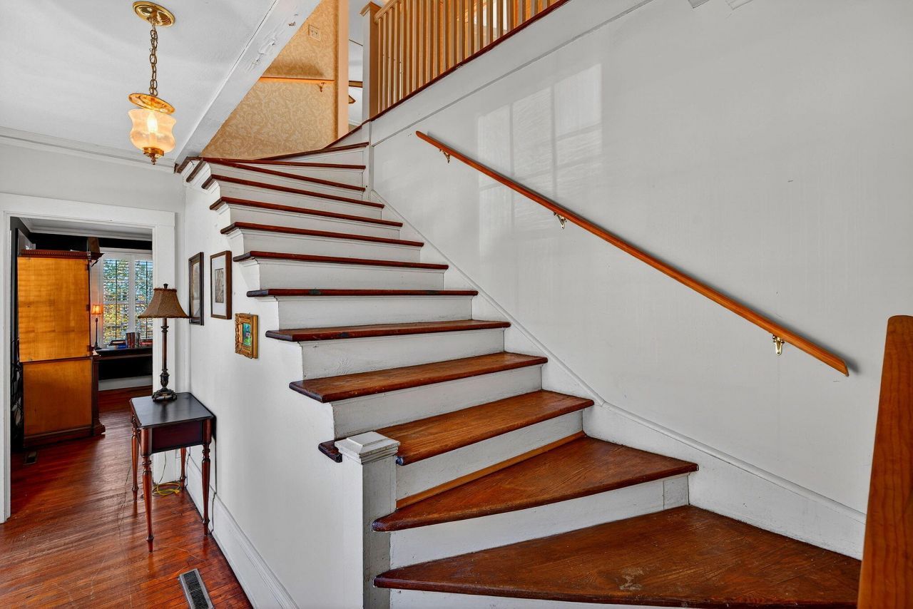 704 Carn Street Photo 22