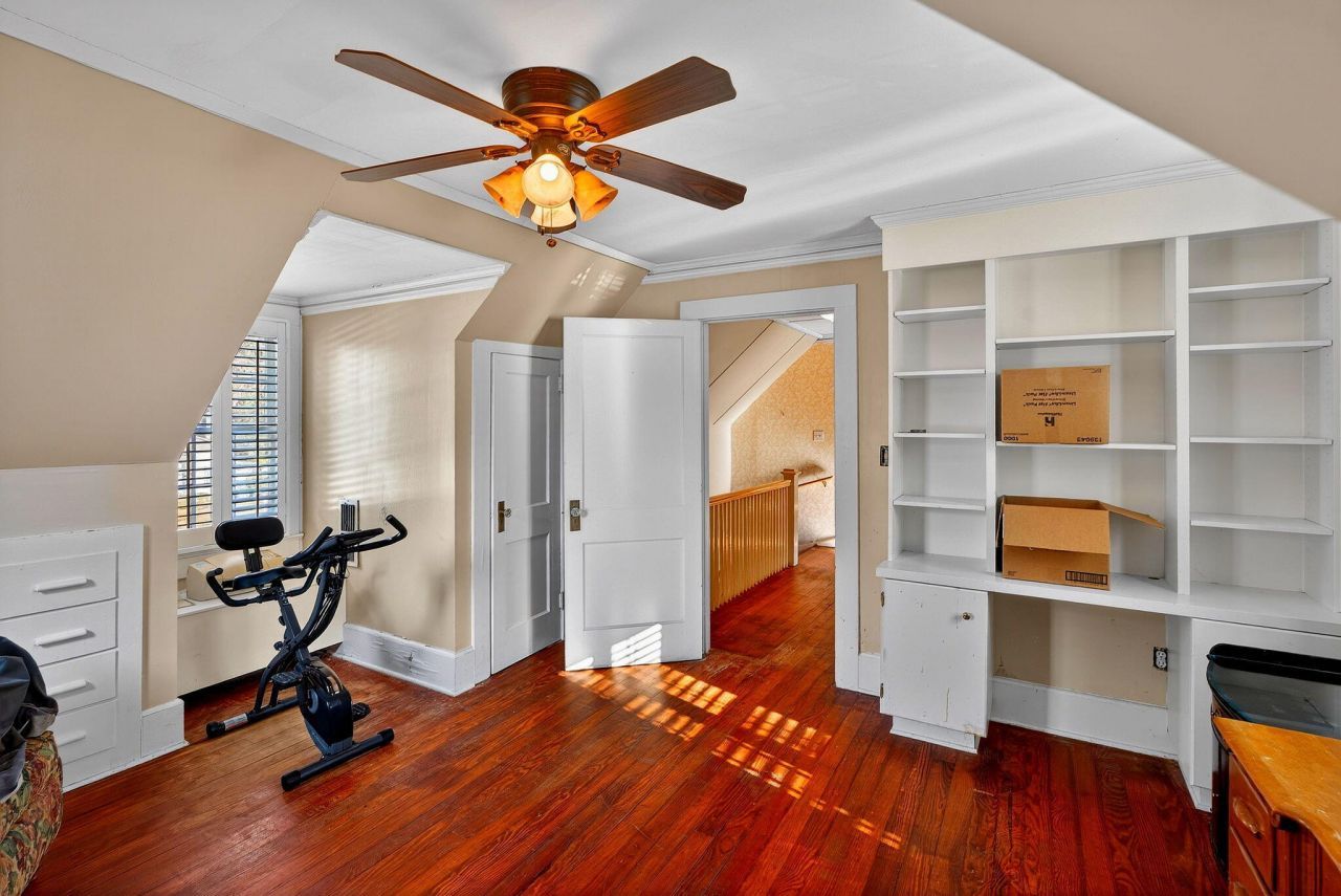 704 Carn Street Photo 26