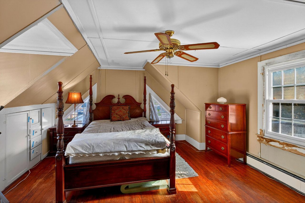 704 Carn Street Photo 27