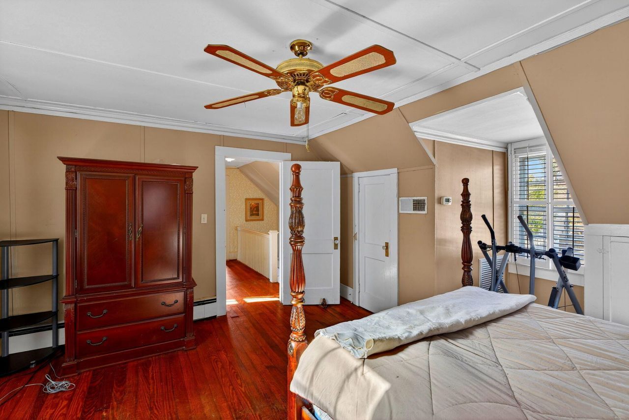 704 Carn Street Photo 28