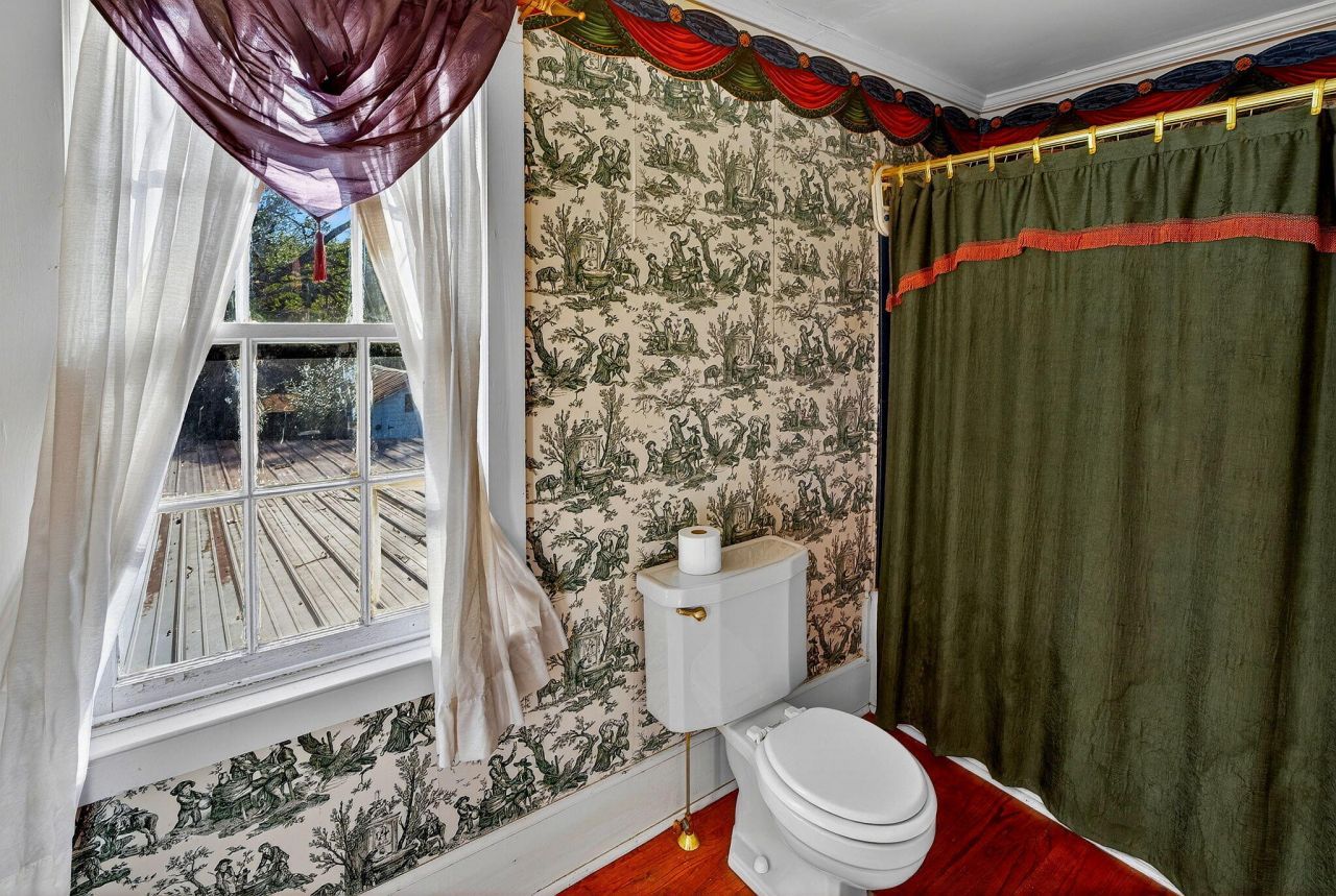 704 Carn Street Photo 30