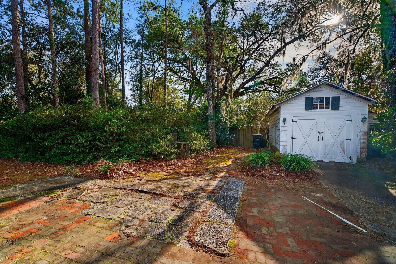 704 Carn Street Photo 31