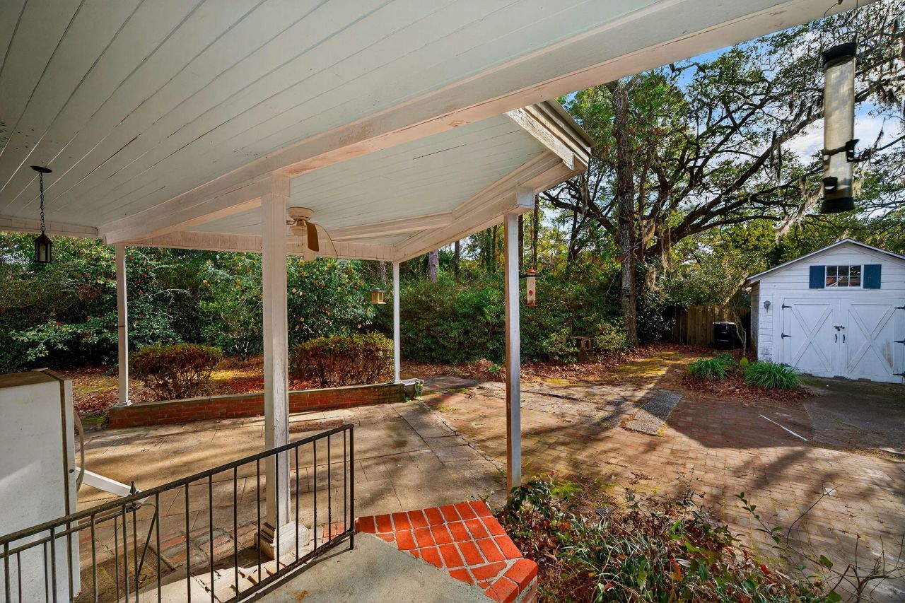 704 Carn Street Photo 35