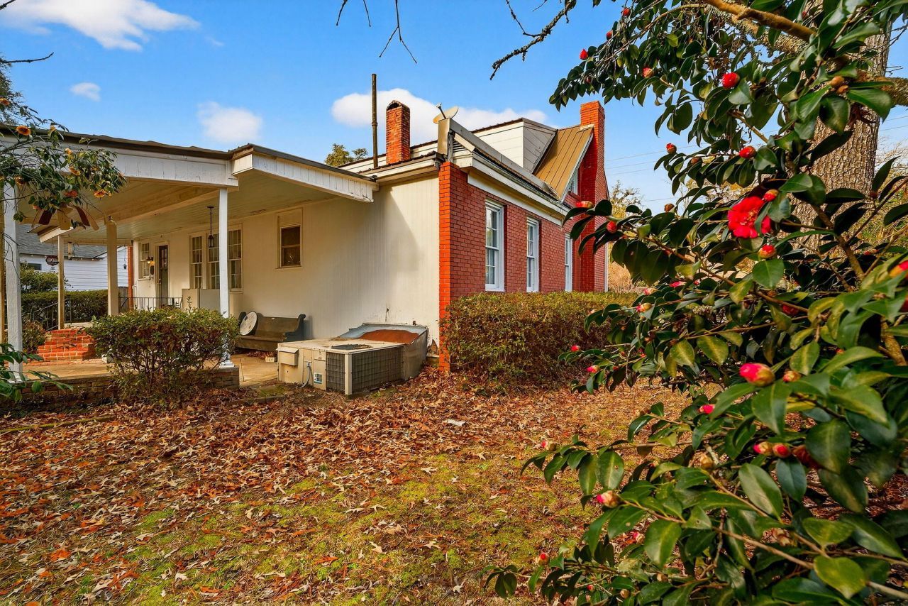 704 Carn Street Photo 36