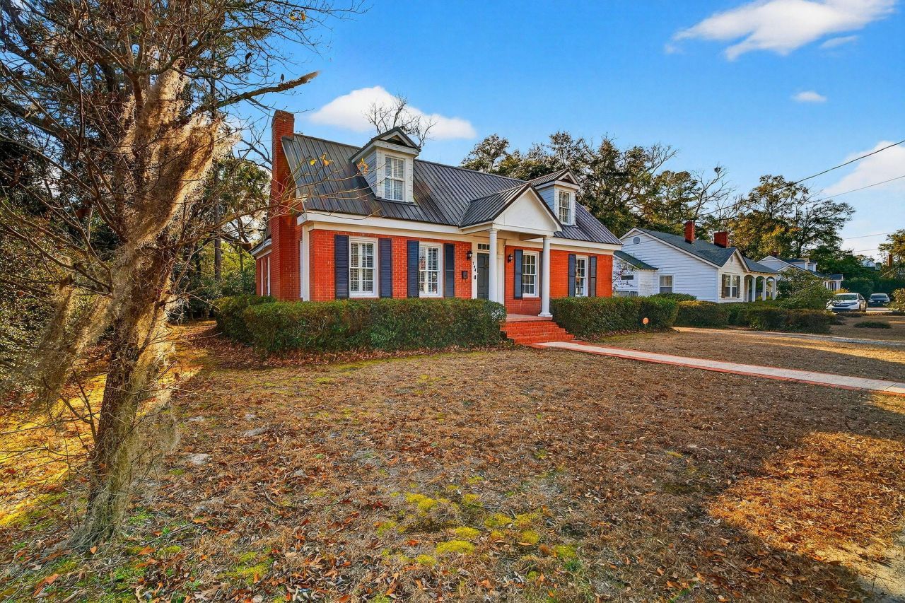 704 Carn Street Photo 37