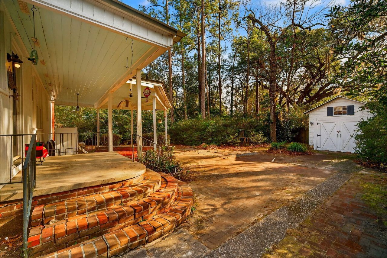 704 Carn Street Photo 41