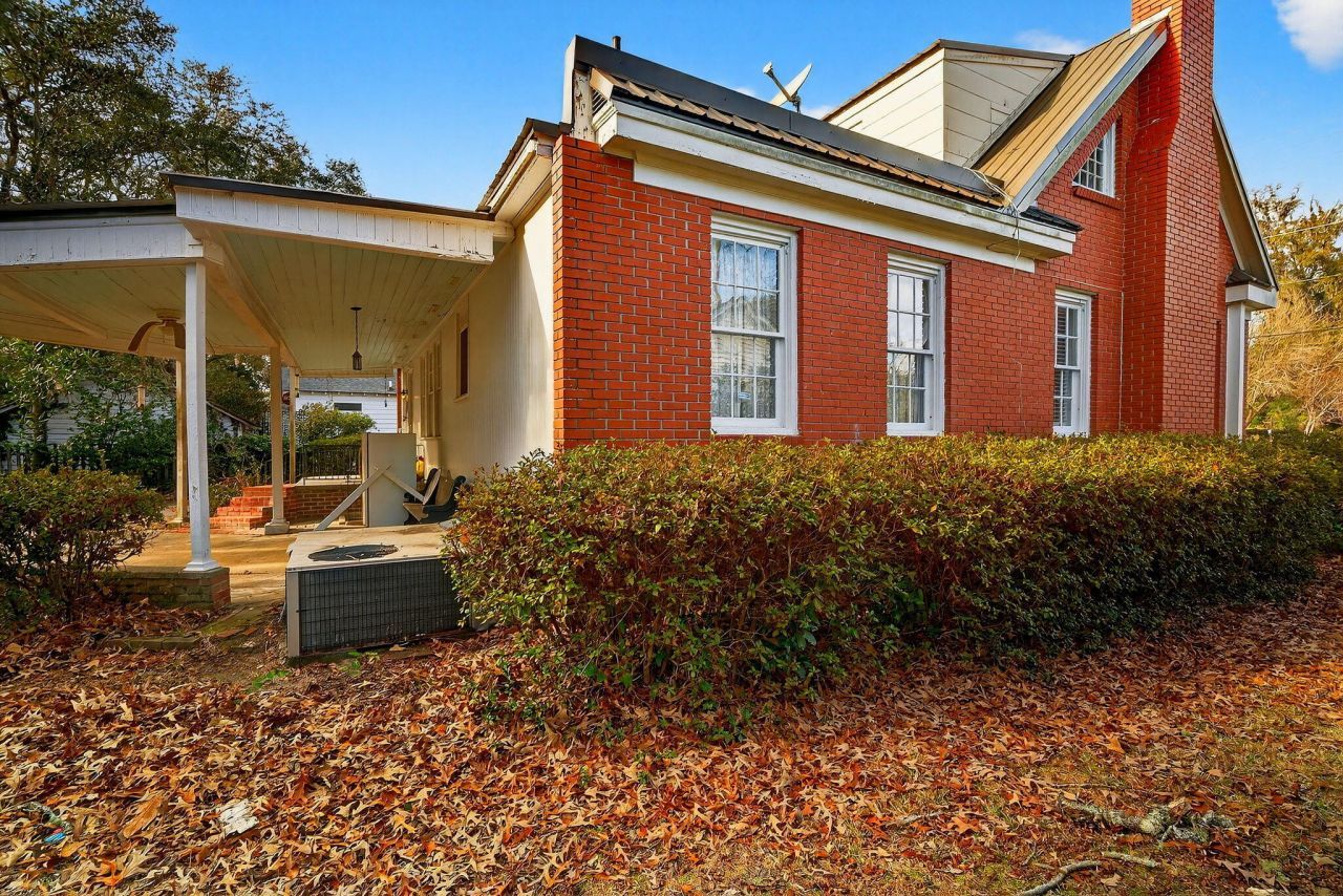 704 Carn Street Photo 42