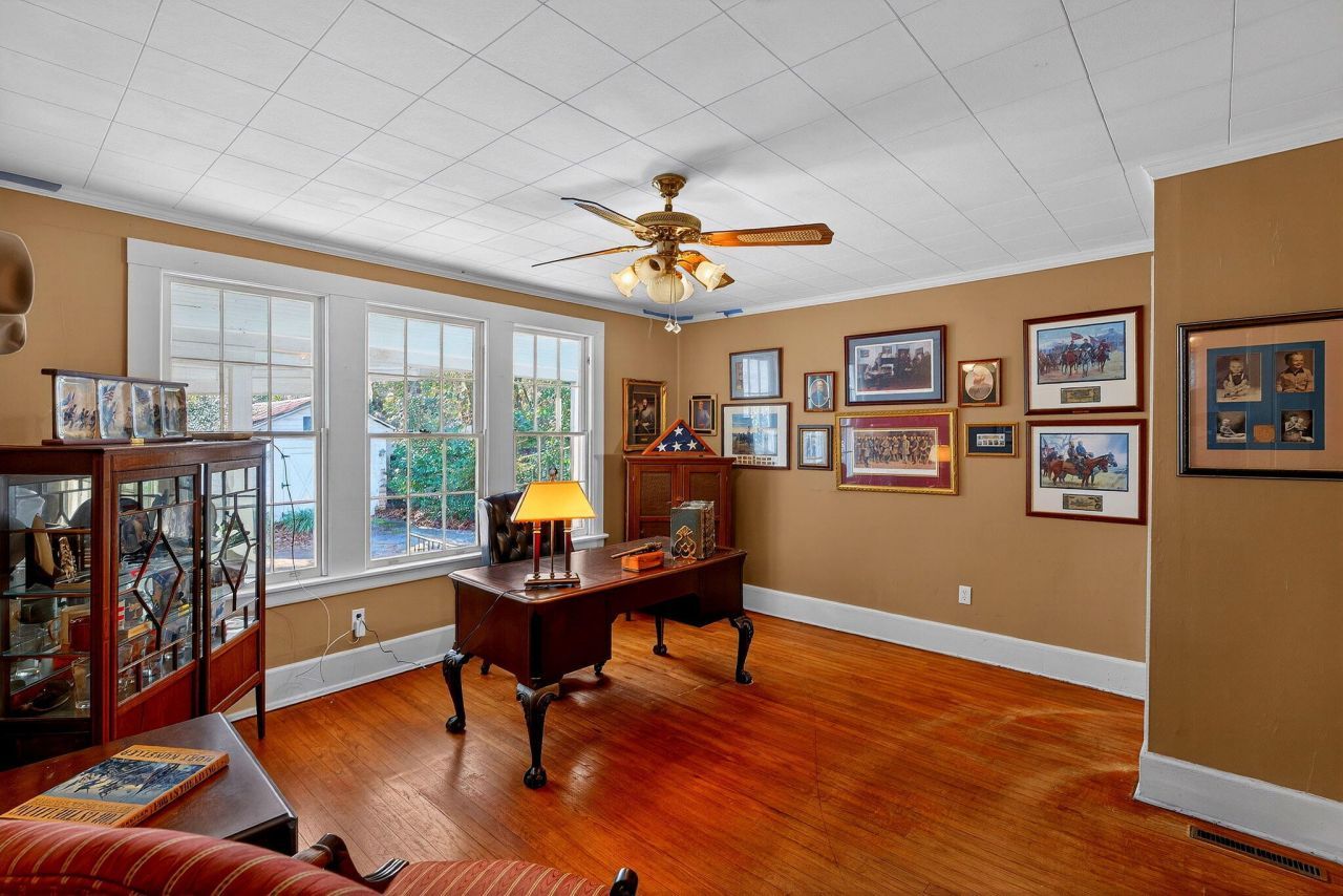 704 Carn Street Photo 8