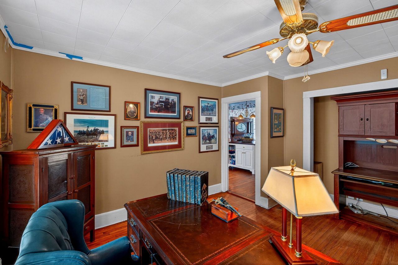 704 Carn Street Photo 9