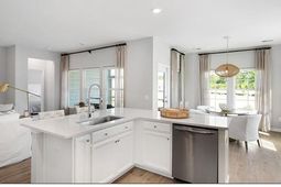 1032 Patagonia Street photo 4