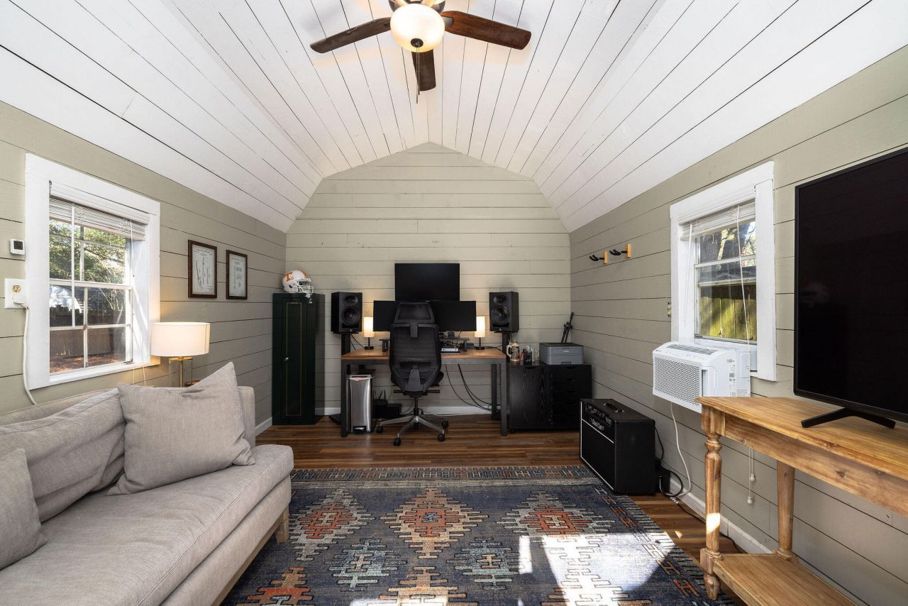 2412 Fulford Court Photo 37