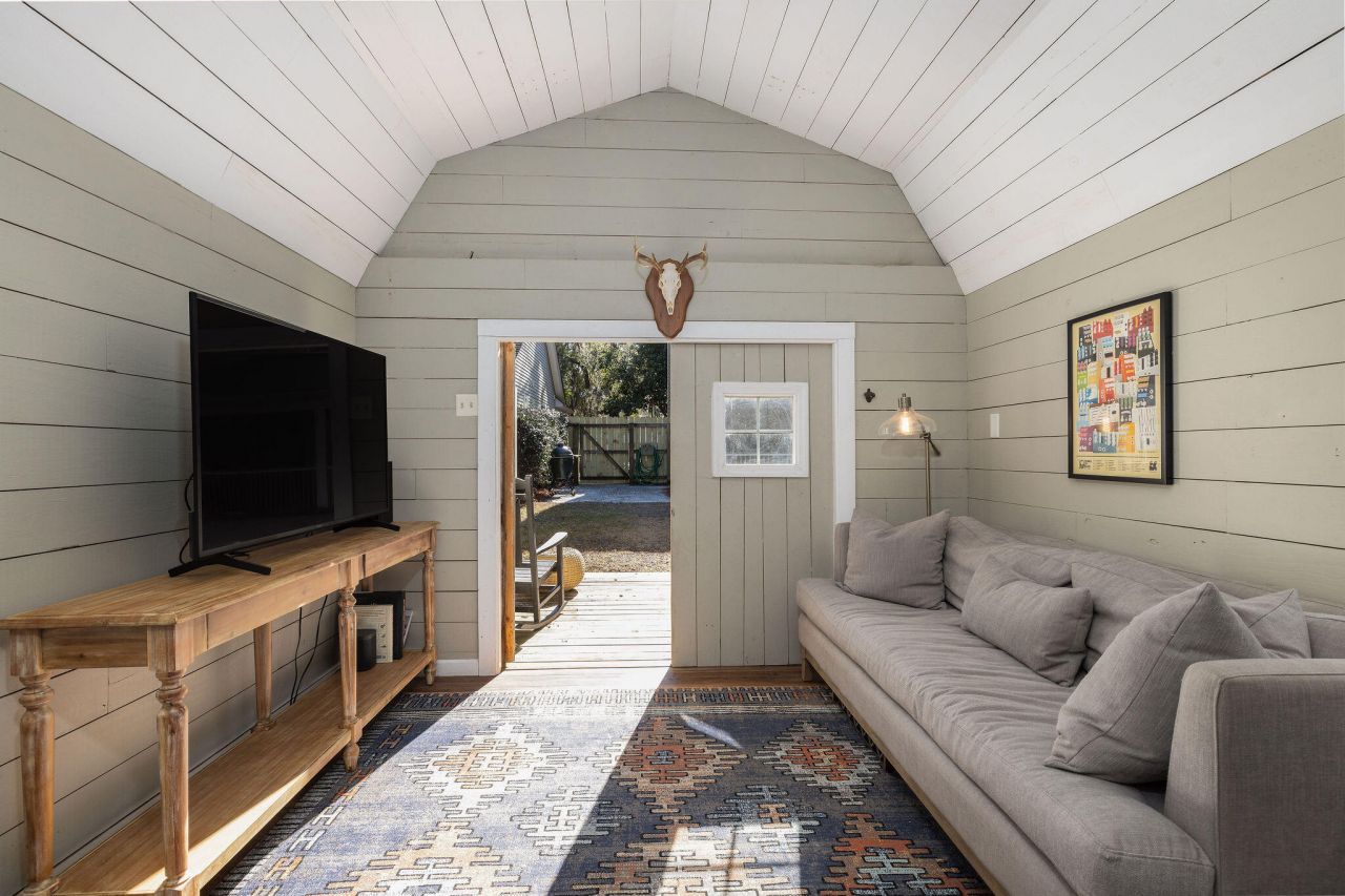 2412 Fulford Court Photo 38