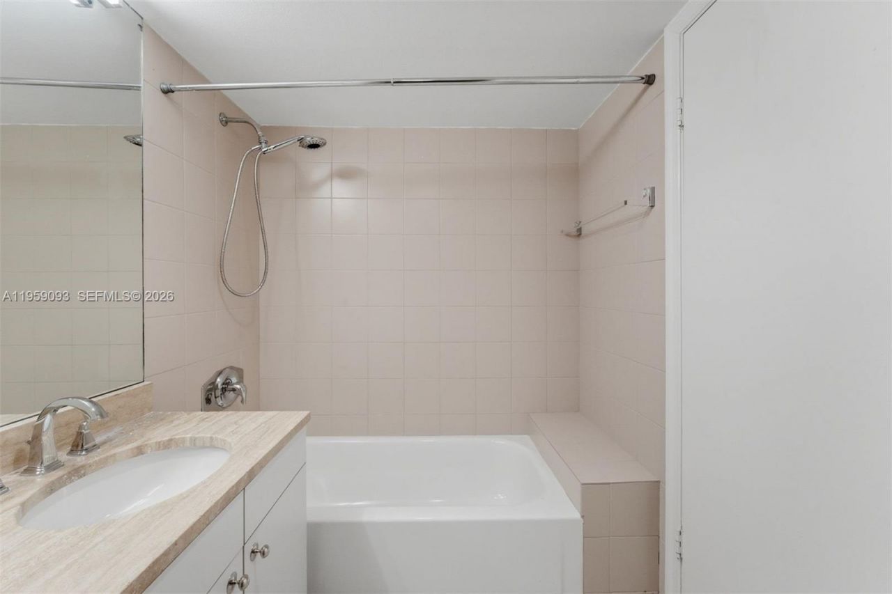 441 Valencia Ave, Unit 302, Coral Gables, FL 33134 Photo