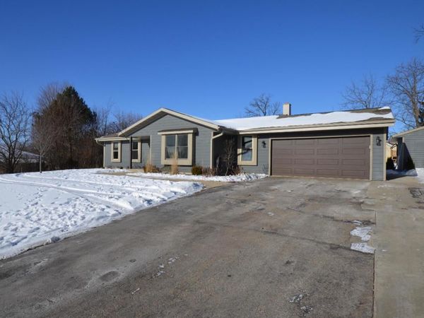 421 Meadow LANE, Eagle, WI 53119