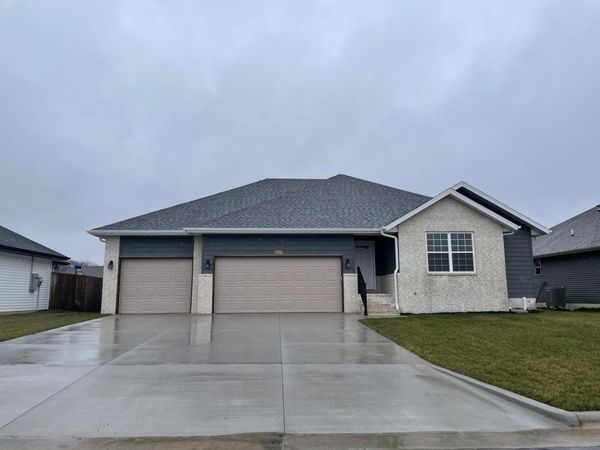 5635 W Mangrove Street, Springfield, MO 65802