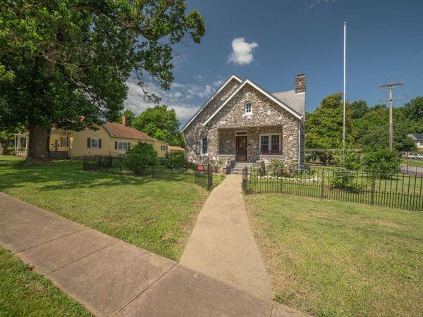 400 S Jefferson Street , Neosho, MO 64850