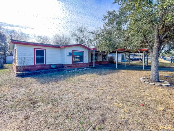 1512 E Bowie, Beeville, TX 78102