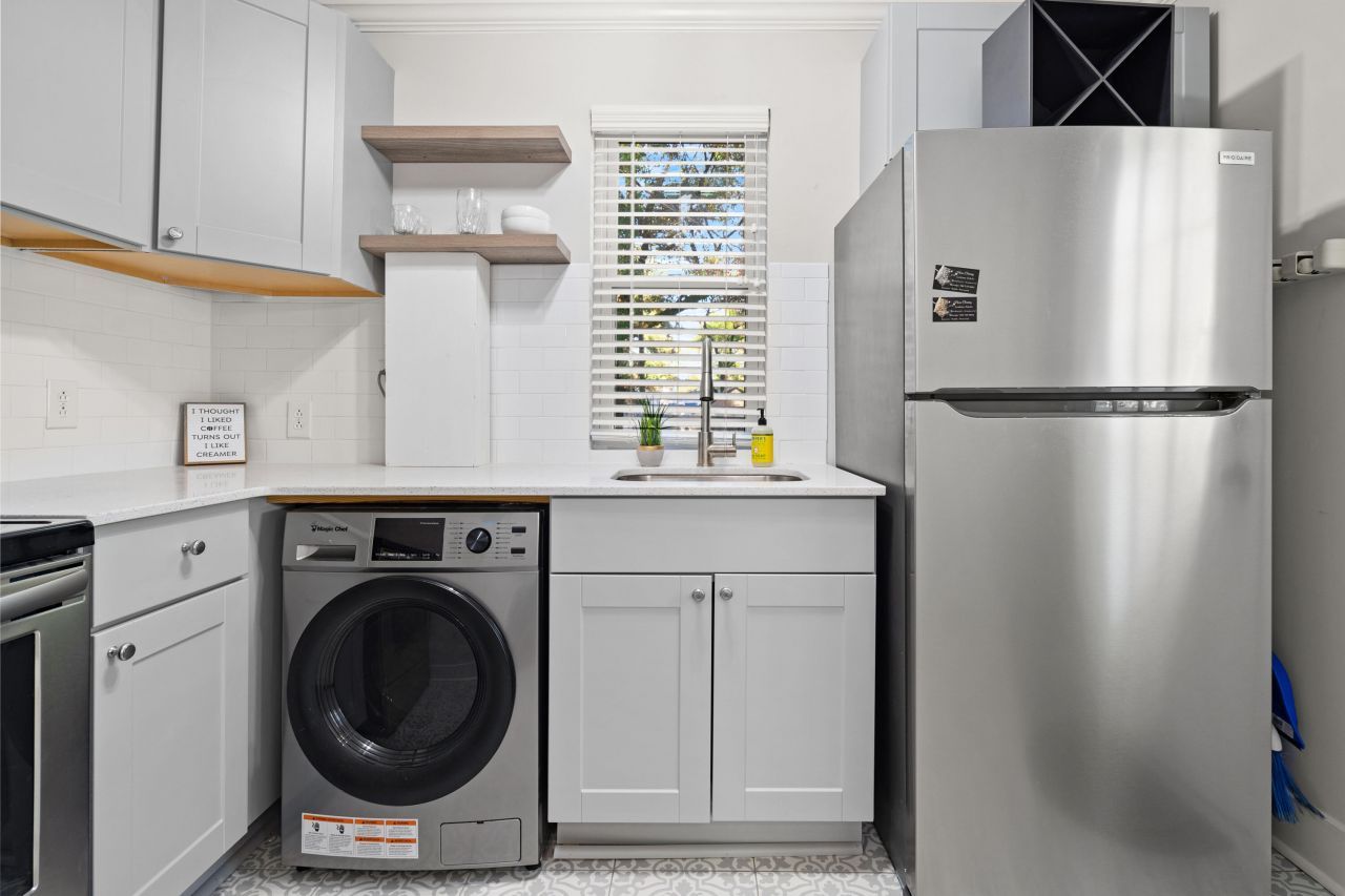 1436 E Montague Avenue Photo 14