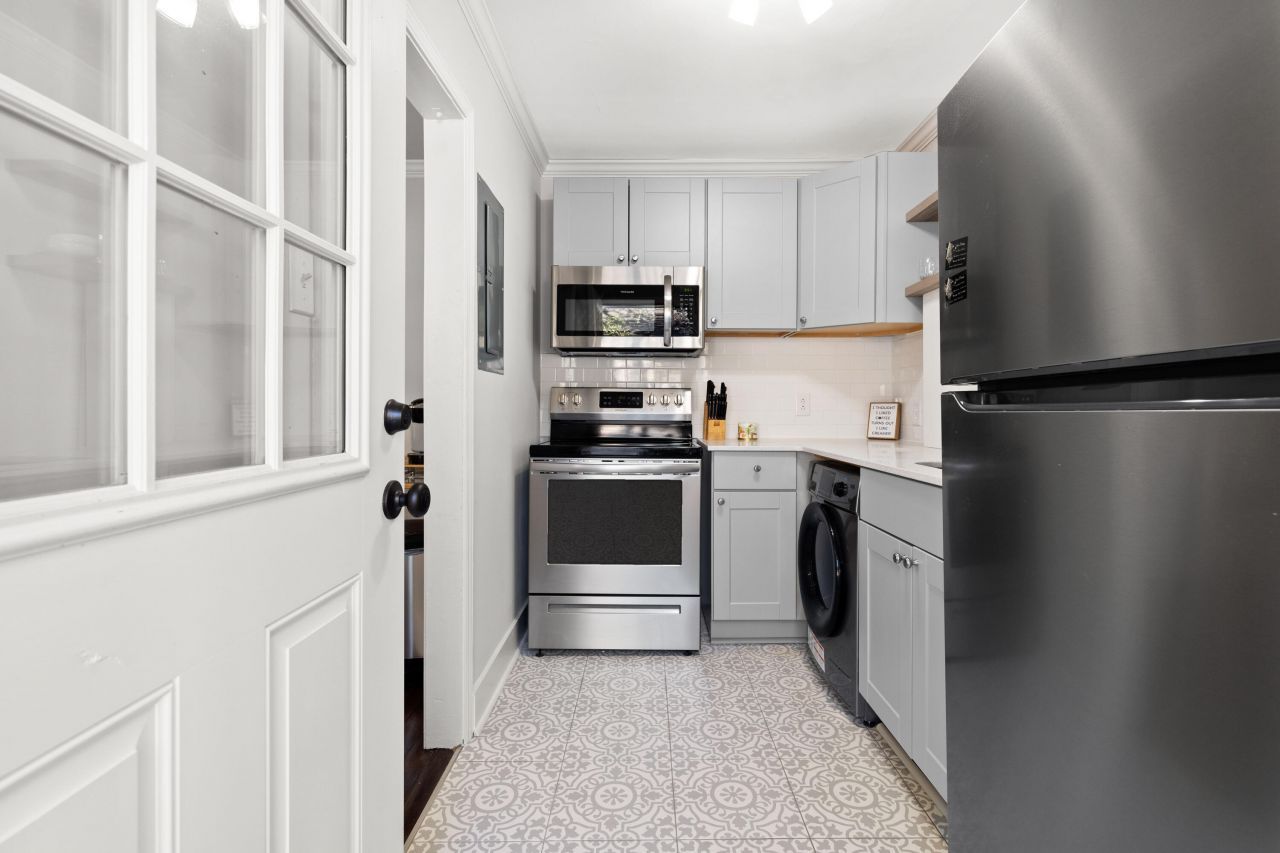 1436 E Montague Avenue Photo 15