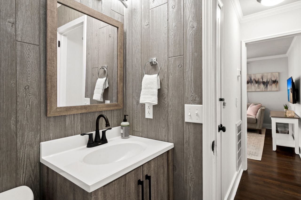 1436 E Montague Avenue Photo 22