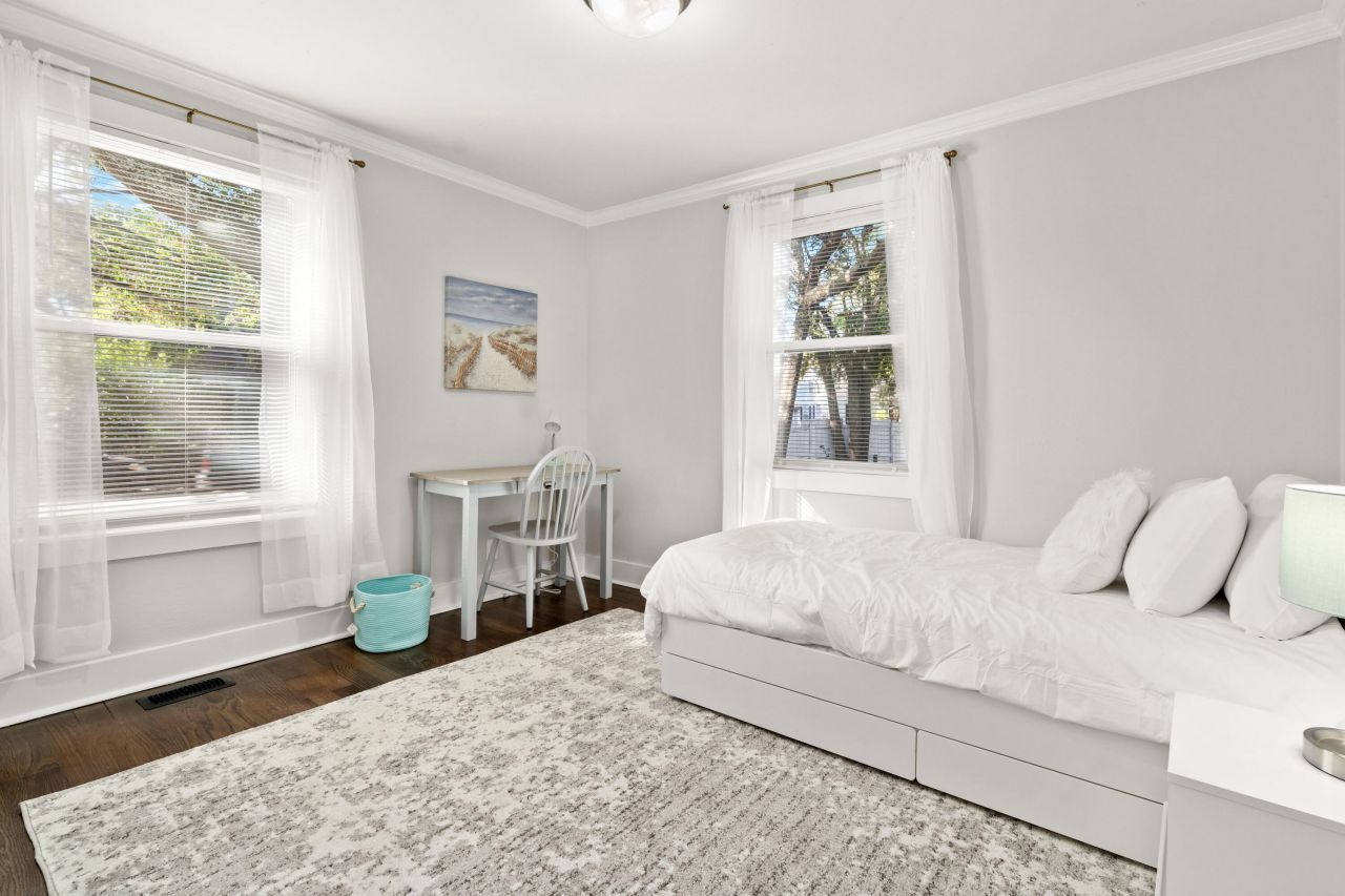 1436 E Montague Avenue Photo 23