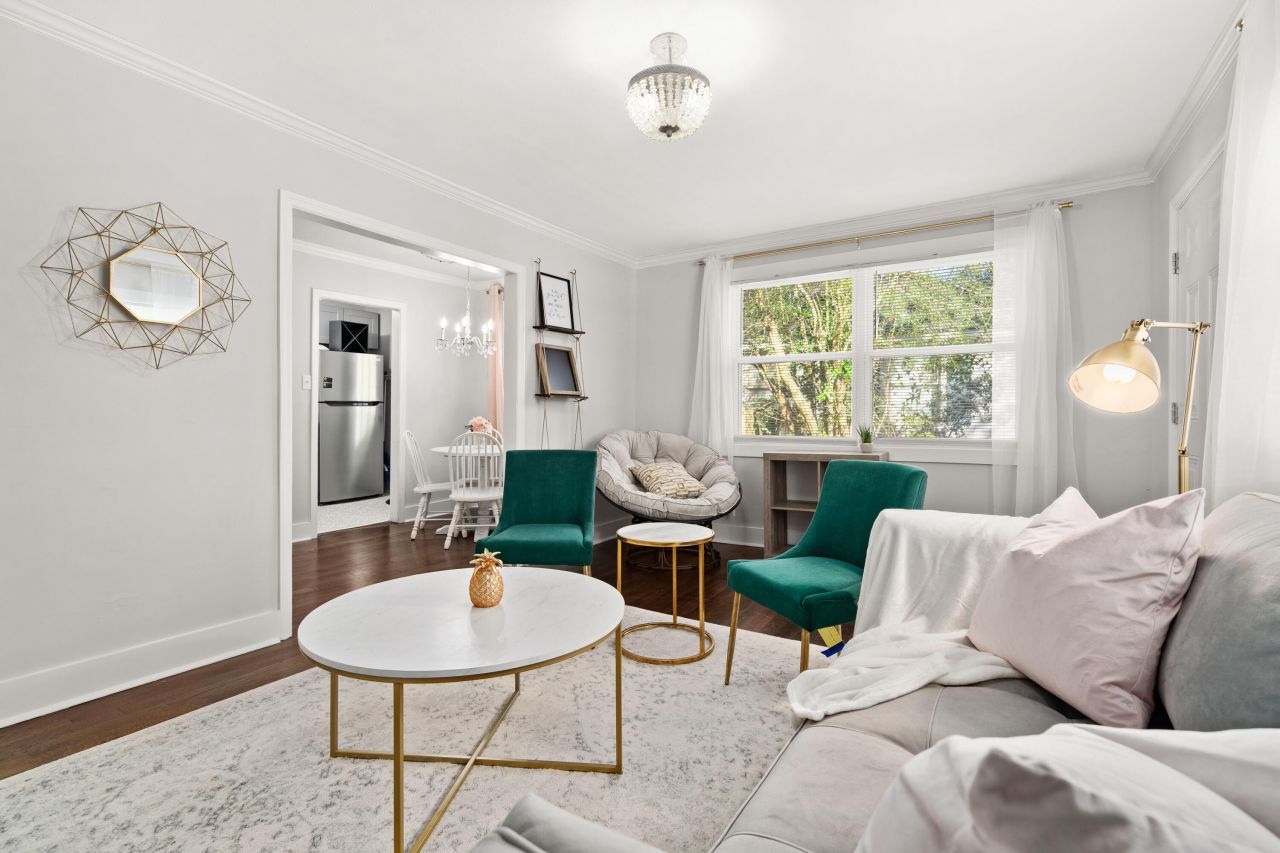 1436 E Montague Avenue Photo 9