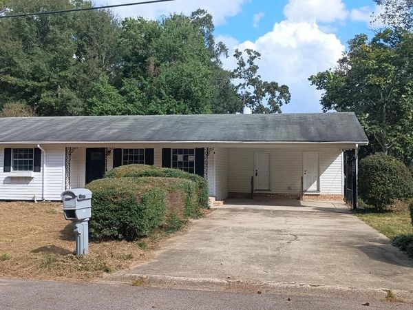 326 Emerson Dr., Hattiesburg, MS 39401