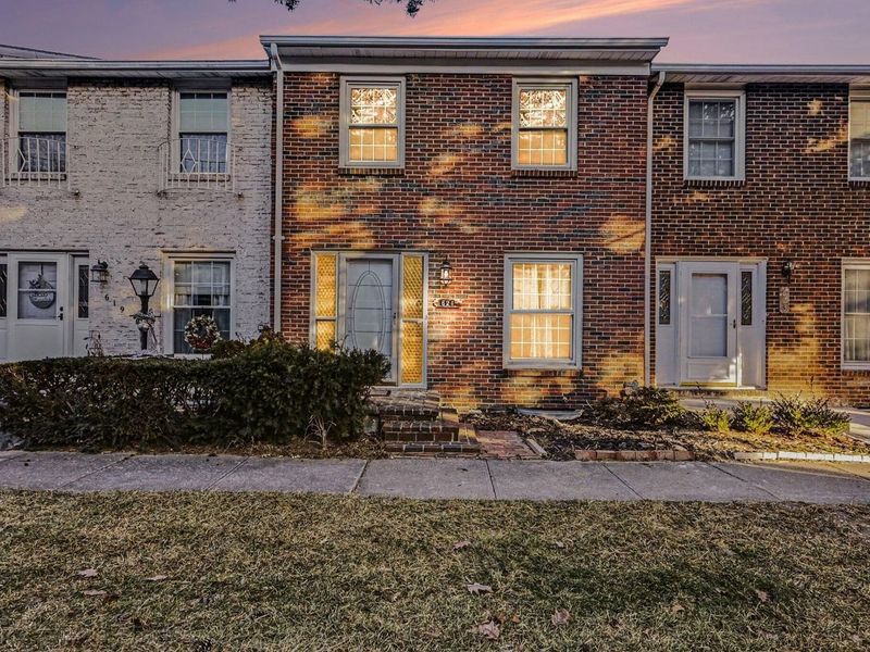 621 Simbury Street , Columbus, OH 43228 Photo 2