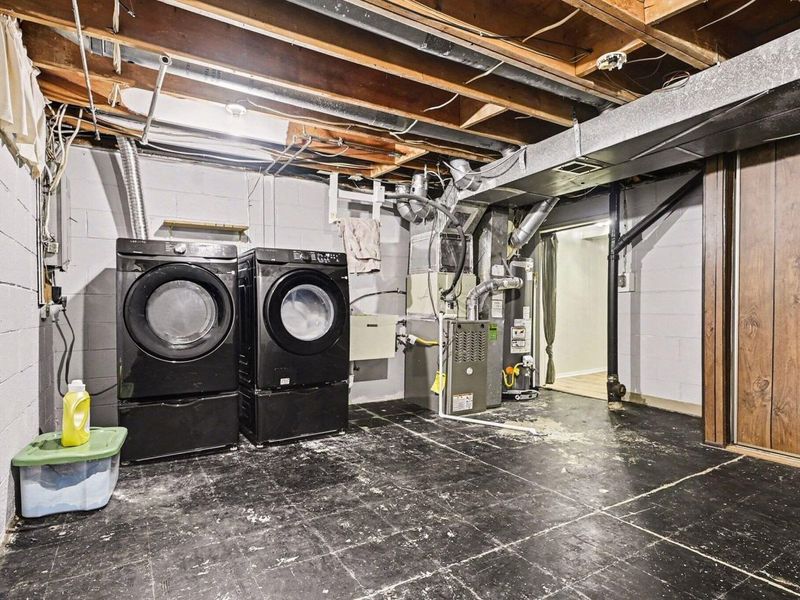 621 Simbury Street , Columbus, OH 43228 Photo 22