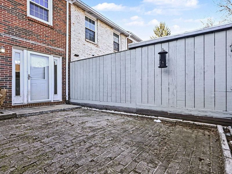 621 Simbury Street , Columbus, OH 43228 Photo 23