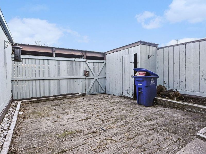 621 Simbury Street , Columbus, OH 43228 Photo 24