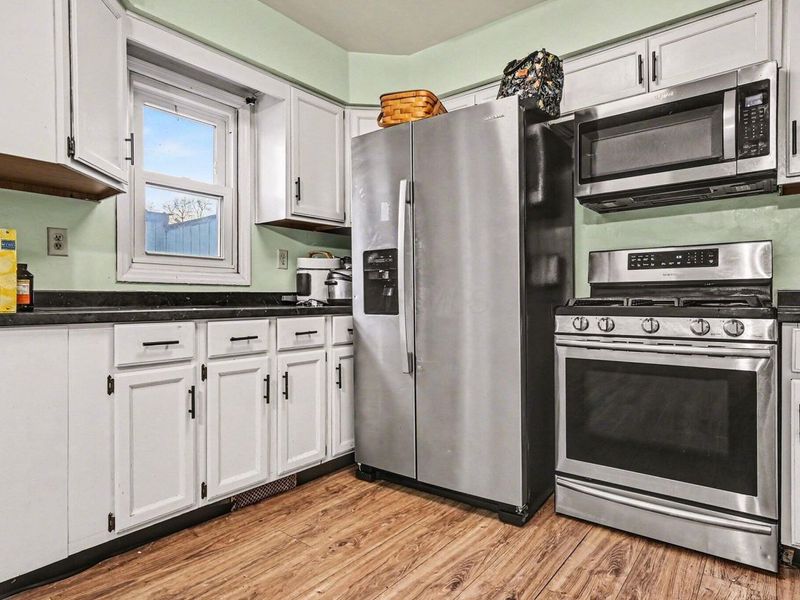 621 Simbury Street , Columbus, OH 43228 Photo 5