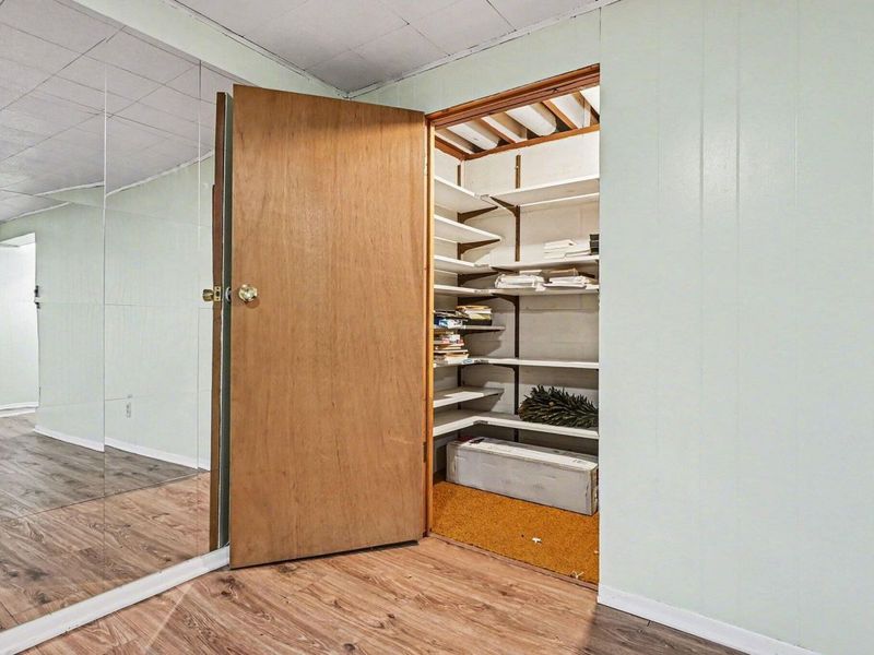 621 Simbury Street , Columbus, OH 43228 Photo 9