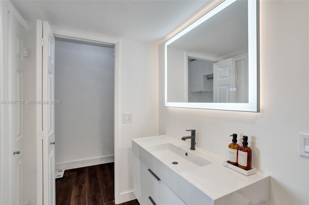 10000 W Bay Harbor Dr , Unit PH23, Bay Harbor Islands, FL 33154 Photo