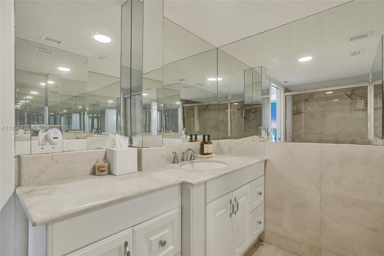 10000 W Bay Harbor Dr , Unit PH23, Bay Harbor Islands, FL 33154 Photo