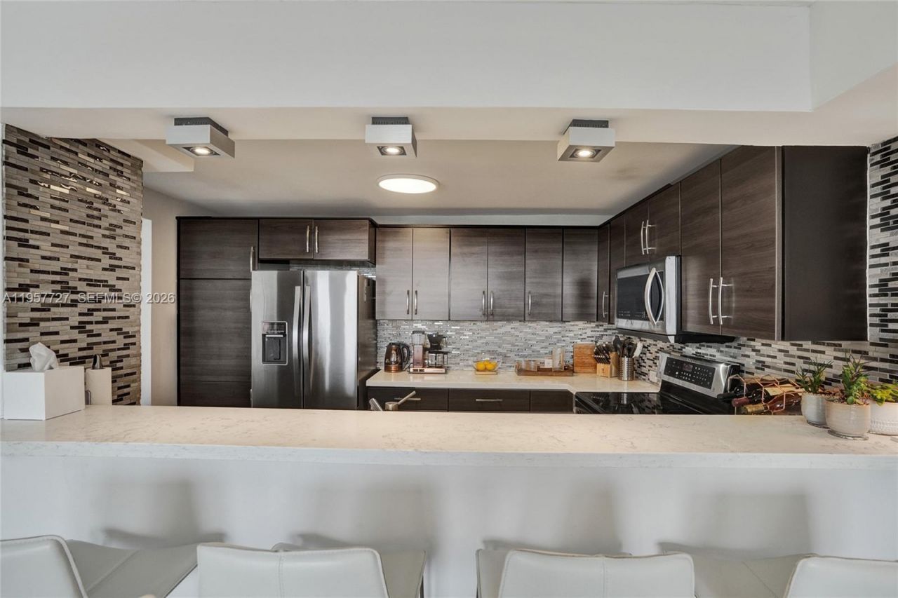 10000 W Bay Harbor Dr , Unit PH23, Bay Harbor Islands, FL 33154 Photo