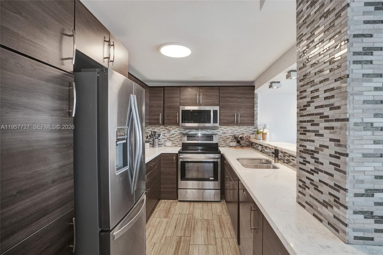 10000 W Bay Harbor Dr , Unit PH23, Bay Harbor Islands, FL 33154 Photo