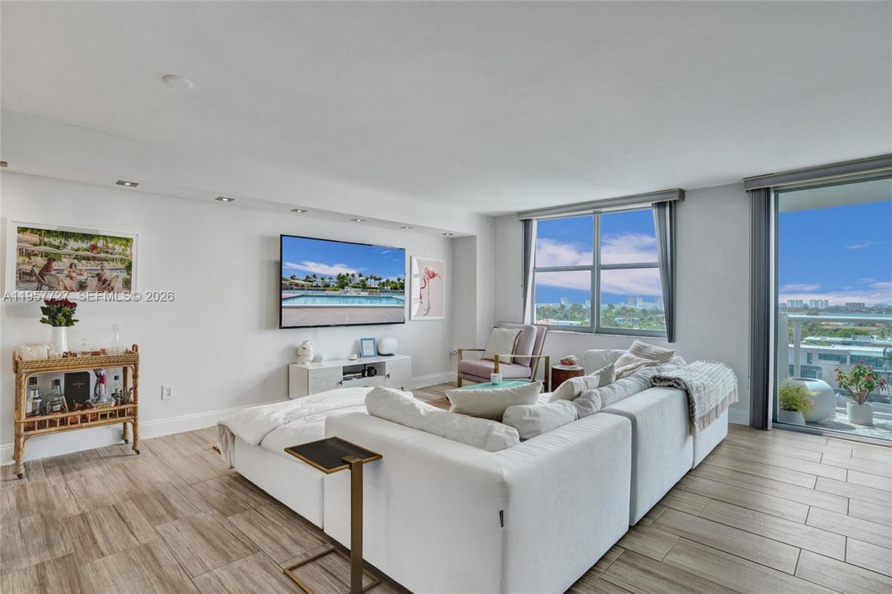 10000 W Bay Harbor Dr , Unit PH23, Bay Harbor Islands, FL 33154 Photo